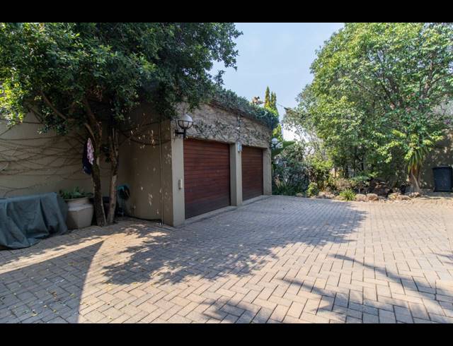 5 BEDROOM HOUSE FOR SALE IN GLENVISTA